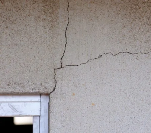 Anticiper les effets de la sécheresse permet de limiter l’apparition de fissures sur les bâtiments.